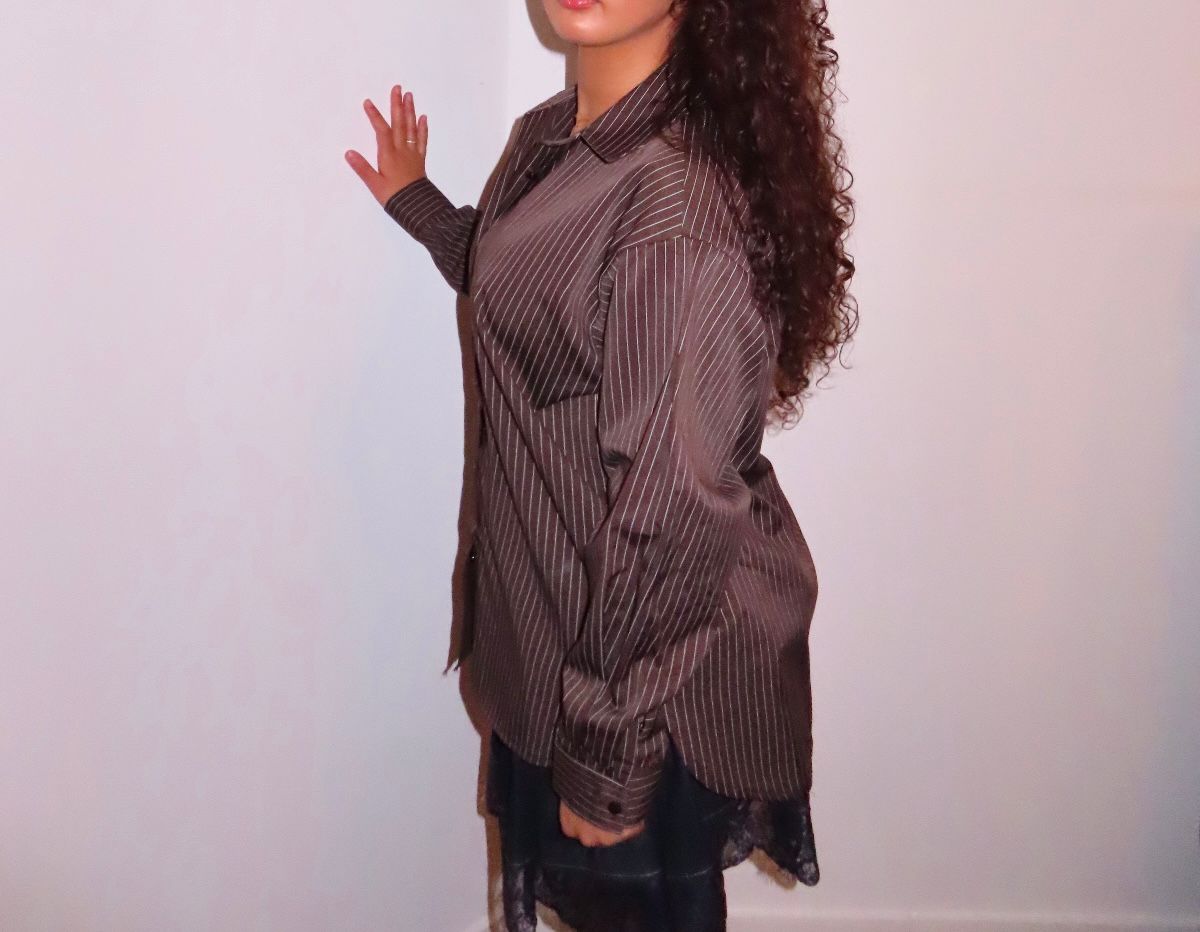 PINSTRIPE FLOW BLOUSE - MOCHA